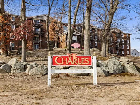 1190 Charles St APT 17, Lincoln, RI 02865