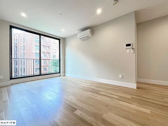 4th image of 2771 Reservoir Ave #4E