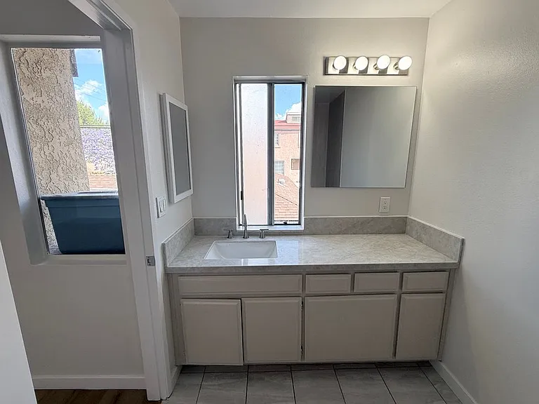 14700 Berendo Ave #2 — Photo 17