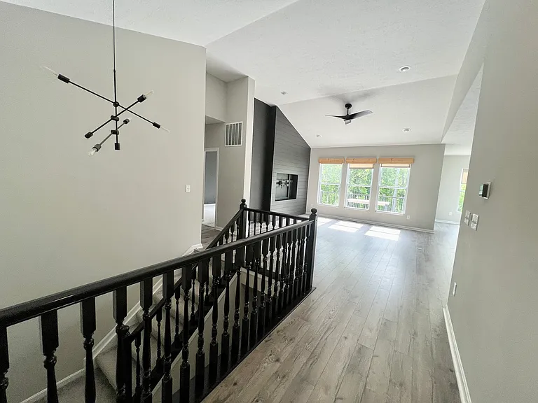 1355 Tiburon Dr — Photo 15