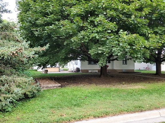 3rd image of 526 Erie St SE
