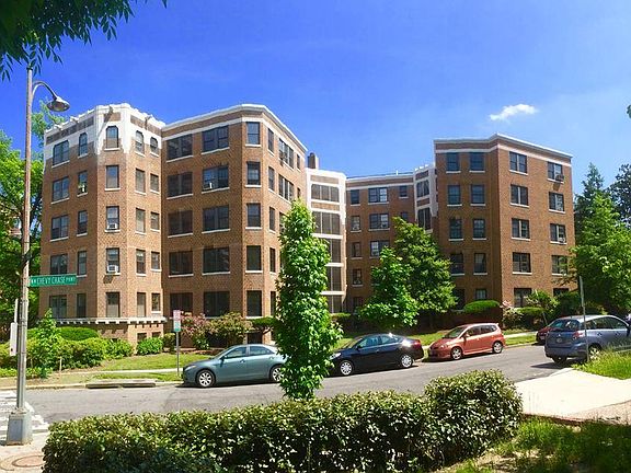 Side View with Cul de Sac