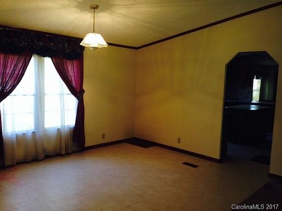 3rd image of 108 Belton Ave