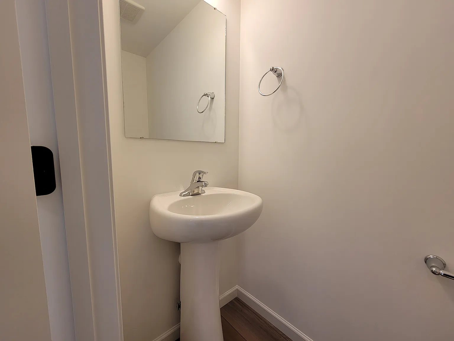 3 bed, 2.5 bath, 1598 sqft, $1,995 — Photo 3
