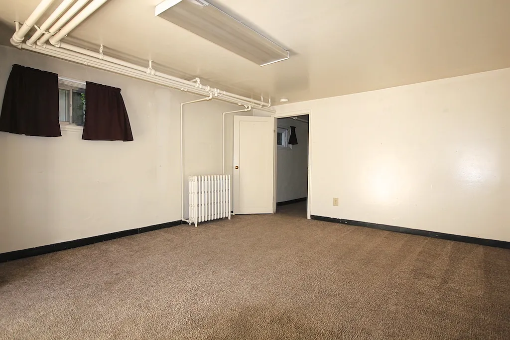 Building Photo - 290 N 600 E #5
