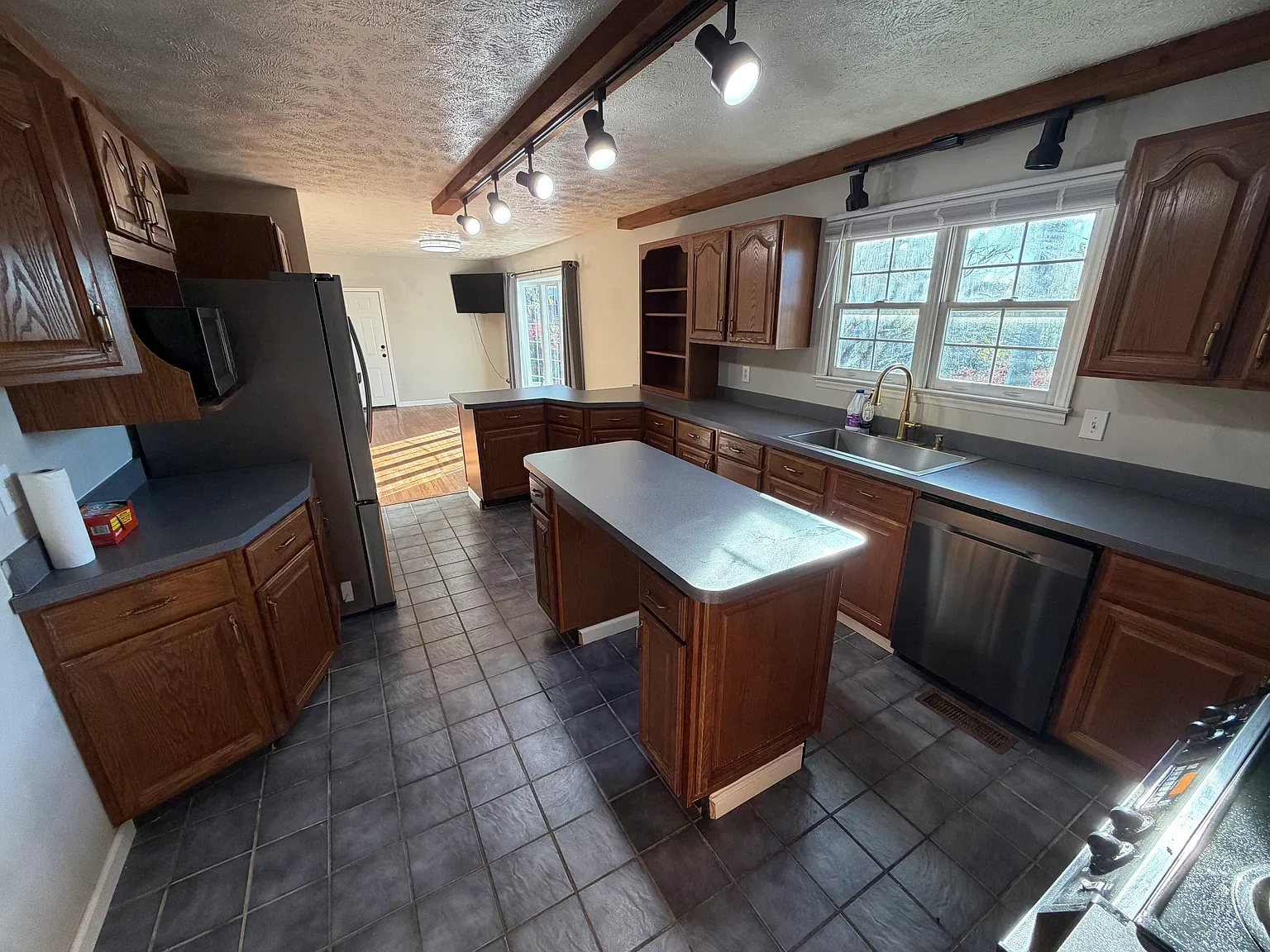 2 bed, 1661 sqft, $1,150 — Photo 4