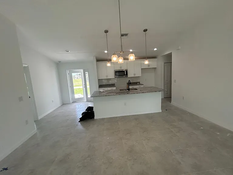 2825 NW 25th Ln — Photo 6