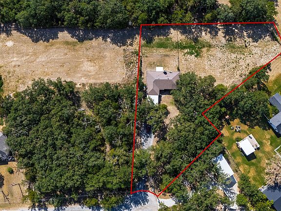 3rd image of 211 Oak Ct