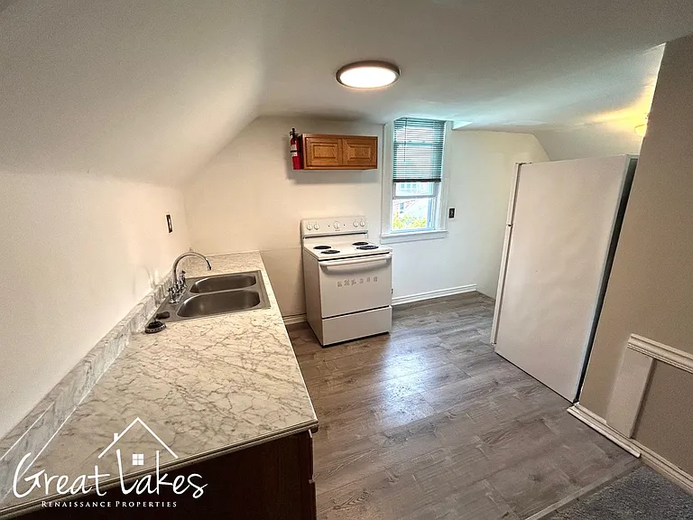 2716 Belmont St — Photo 8