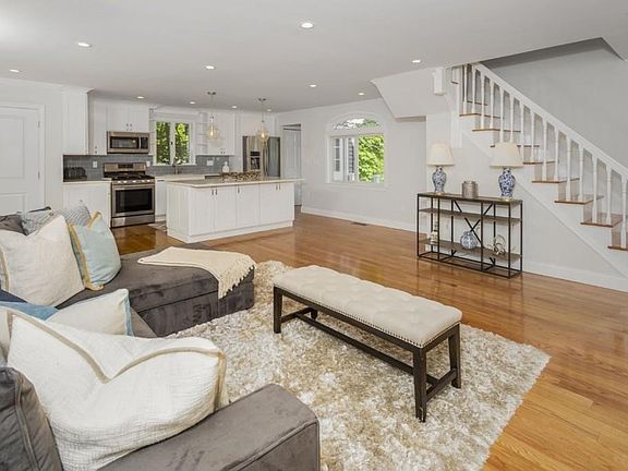 5th image of 6 Webster Ct