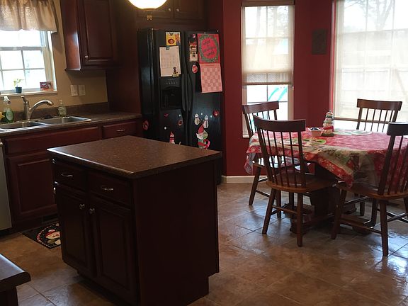 2nd image of 131 Applewood Dr