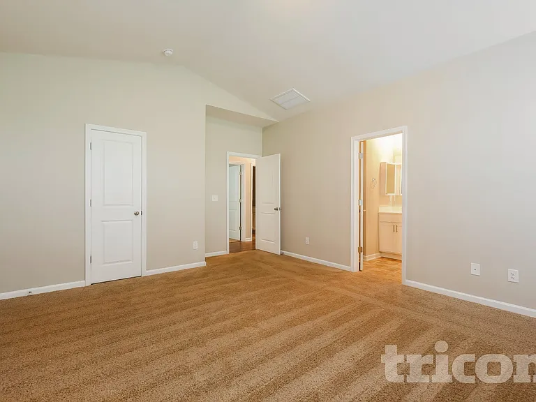 250 Fenwick Dr — Photo 8