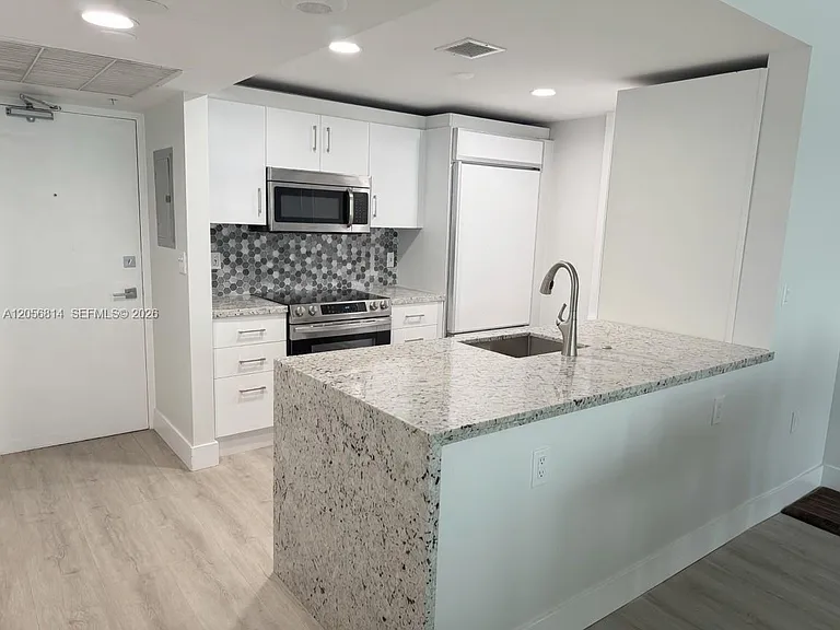 10275 Collins Ave #614 — Photo 6