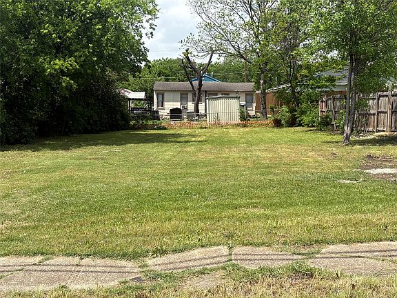 3rd image of 1907 E Overton Rd