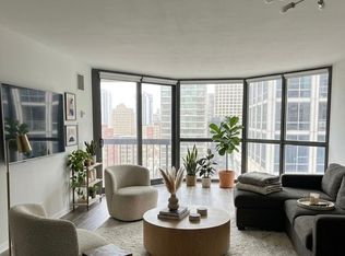 33 W Delaware, Chicago, IL 60610