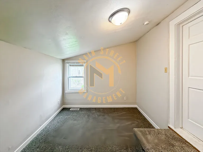 512 School Ave — Photo 7