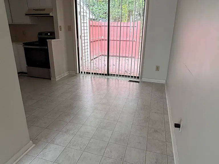 5905 Suncreek Ct — Photo 10