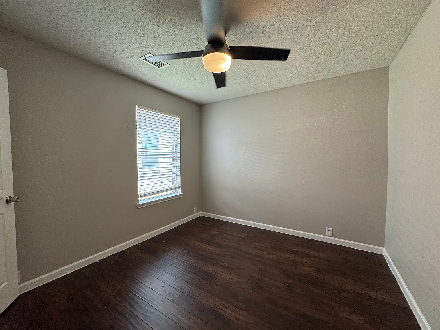 3 bed, 1758 sqft, $1,950 — Photo 2