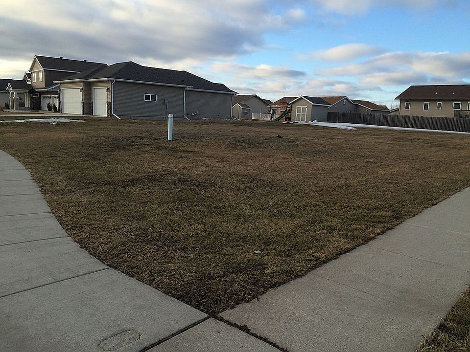 2nd image of 686 17th Ave E