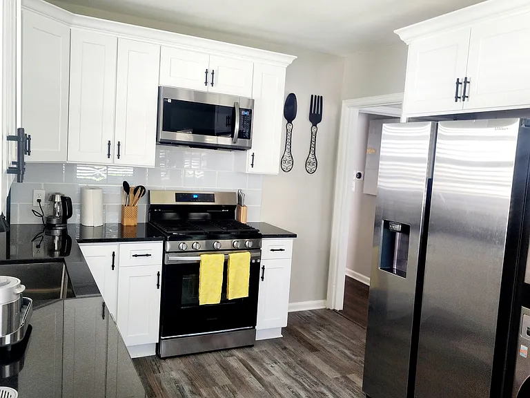 451 Wimbledon Rd NE — Photo 3