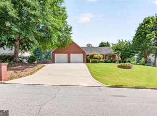 1561 Timber Heights Dr, Loganville, GA 30052