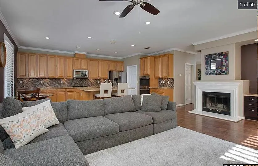 4 bed, 2.5 bath, 2023 sqft, $5,000 — Photo 4