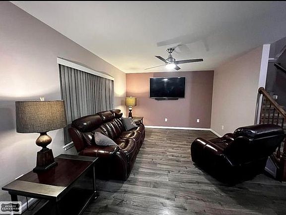 4th image of 28125 Gladstone Saint