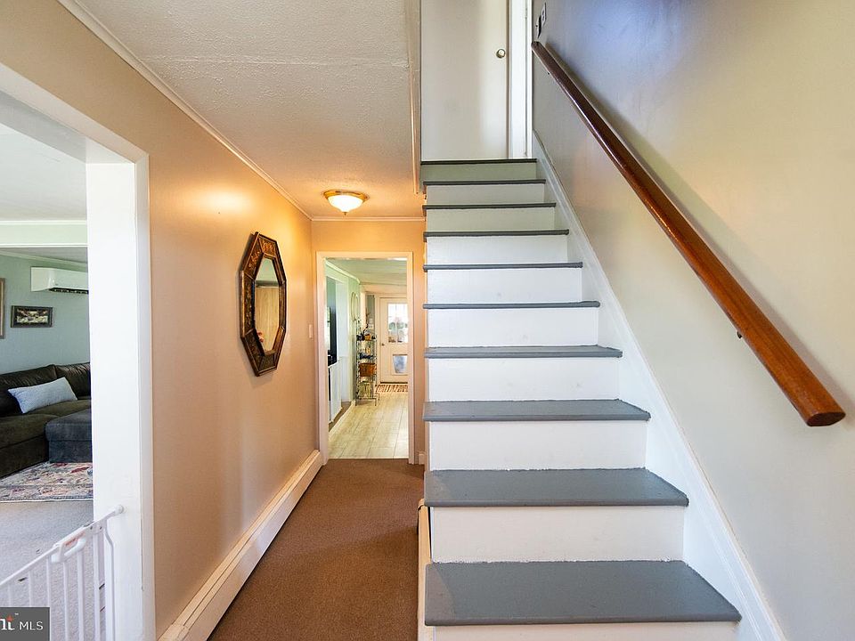 16th image of 885 Hudson Rd