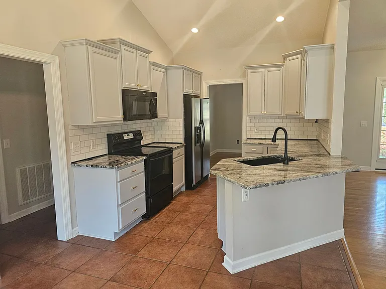 140 Patricia Ct — Photo 7