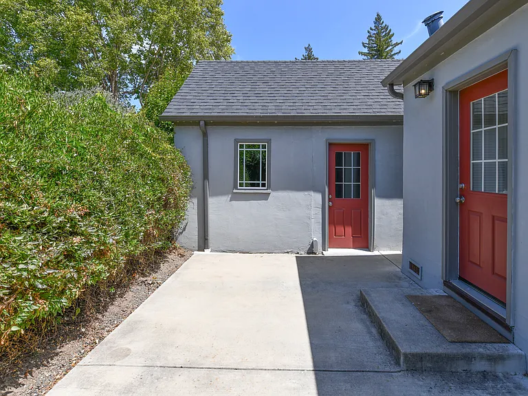 619 Seymour St — Photo 31