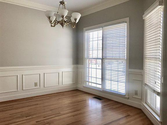 4th image of 2707 Wenzel Cir SE