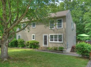 88 Ann Ave, Mystic, CT 06355