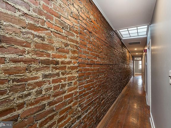 3rd image of 1007 W Lancaster Ave