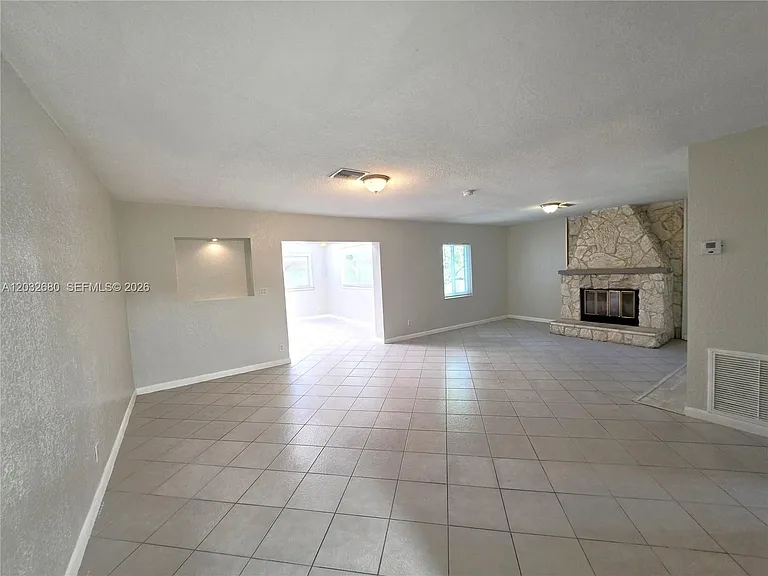 5225 NE 4th Ave — Photo 9