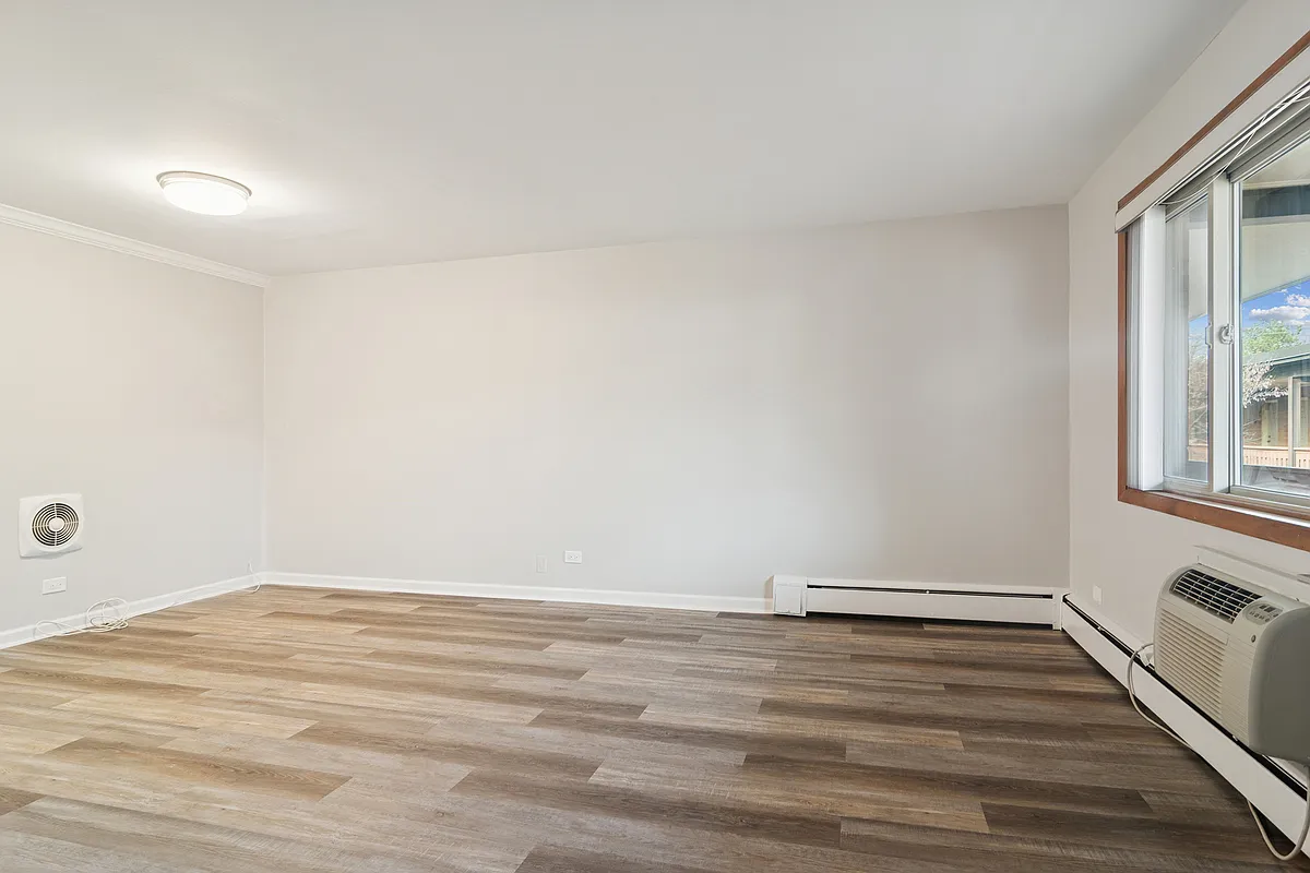 Building Photo - 607 W Park Ave #105
