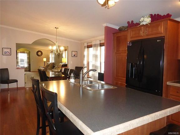 4th image of 9943 Newmarket Ave
