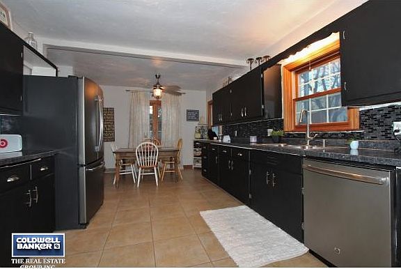 Fully Applianced Kitchen