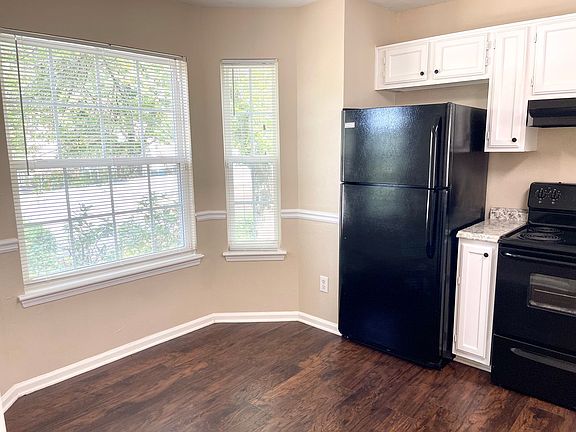 3rd image of 2264 Oak Glenn Cir