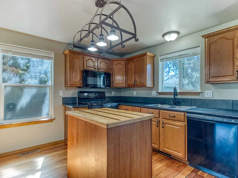 2765 NE Faith Dr — Photo 9