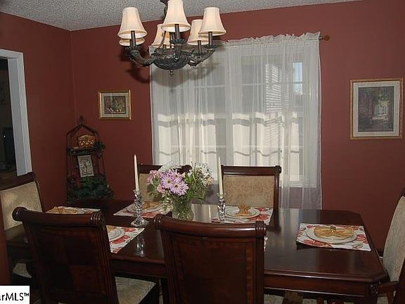4th image of 114 Royal Dr