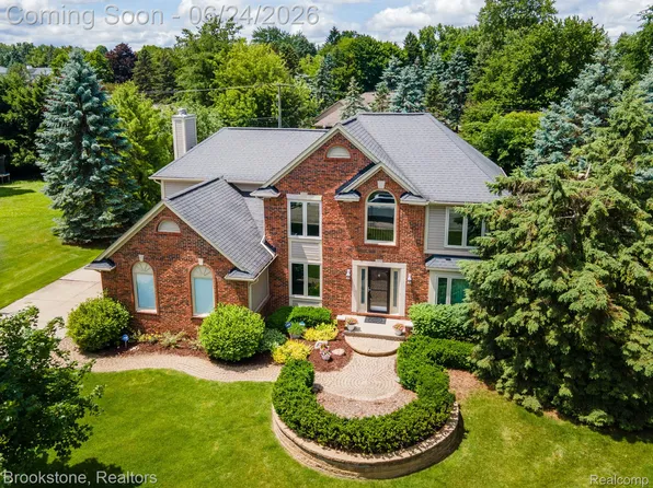 3812 Kossuth Rd, Lake Orion, MI 48360