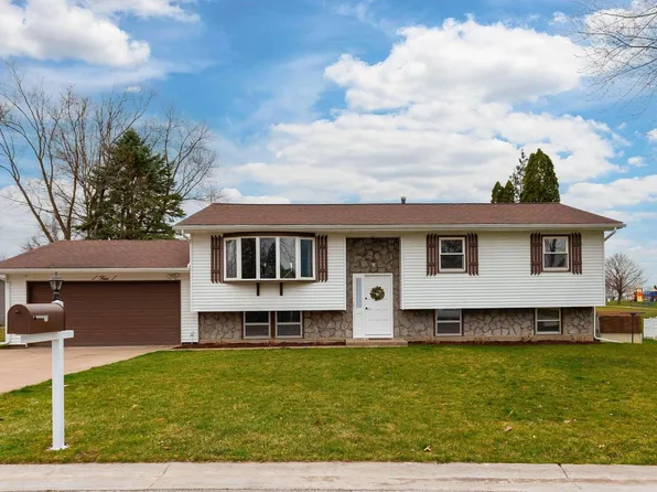 4 Hillcrest Ct, Park View, IA 52748