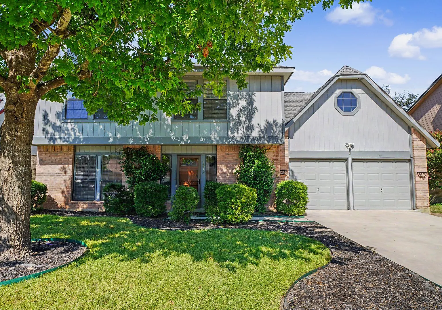 Spacious Northwest Park Home with Large Backyard & Deck - Realtor Commission: $500 — Photo 1