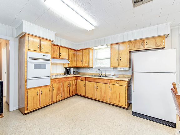 4th image of 298 Fieldcrest Dr
