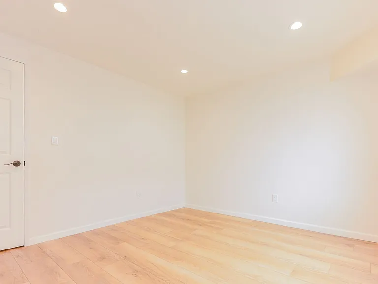 1855 Euclid Street Residences — Photo 13