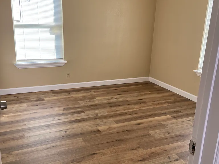 525 Royal Ave — Photo 6