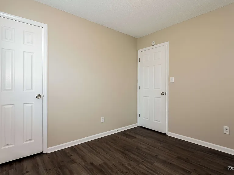 1531 Hudson Graham Ln — Photo 13