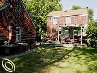 4th image of 2413 Clawson Ave