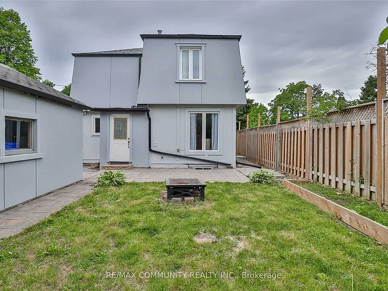 33 Windsor Ave — Photo 36