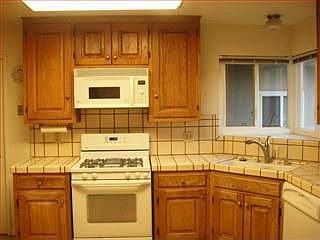 4th image of 930 S Clover Ave